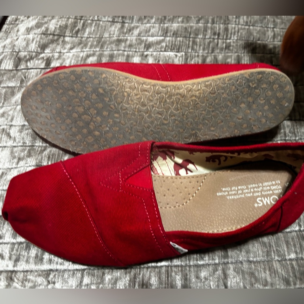 Red Toms Slip on - Picture 4 of 5